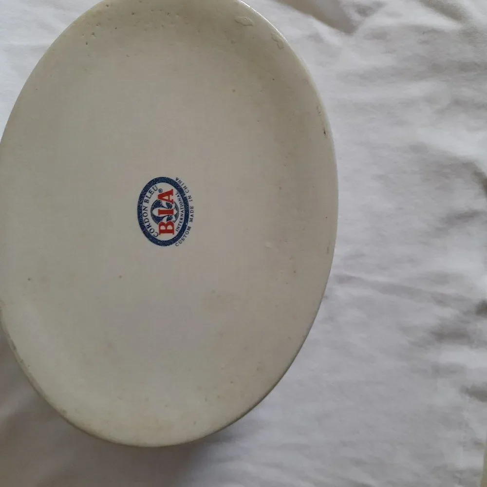 Vintage Cordon Blue BIA casserole dish w lid. Like new.